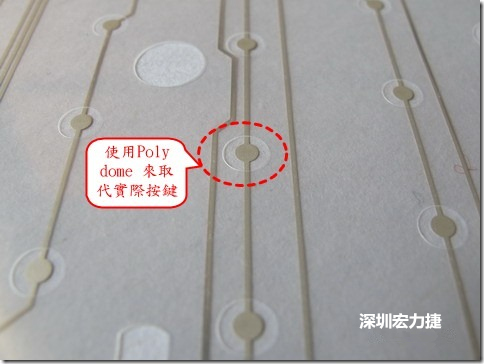 仔細(xì)看下面的第一張圖片，在圓形的節(jié)點(diǎn)旁邊有個(gè)圓形的開(kāi)口，這個(gè)開(kāi)口墊高了鍵盤(pán)按鍵的接觸點(diǎn)線路。